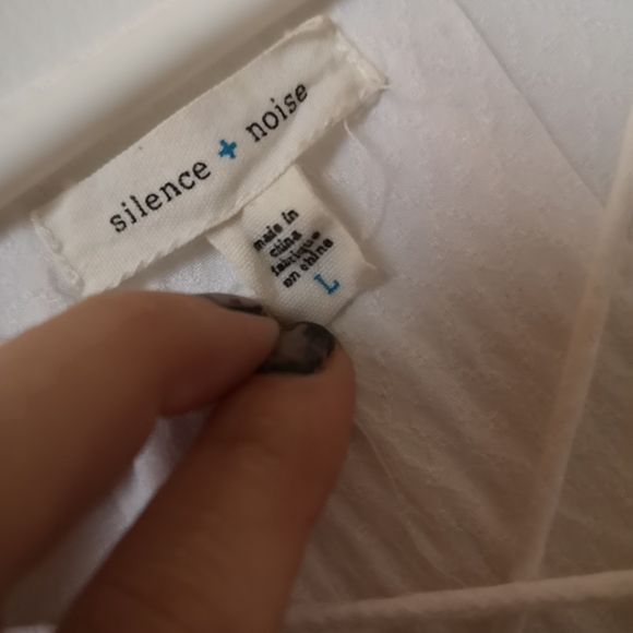 White top - Picture 2 of 2